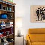 住宿加早餐酒店 Domu Qirat - Authentic With Private Terraces 3*