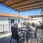 Domu Qirat - Authentic With Private Terraces