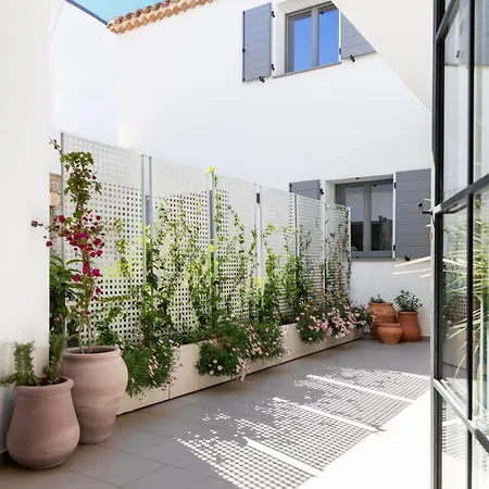 Domu Qirat - Authentic & Terraces Bed & Breakfast *