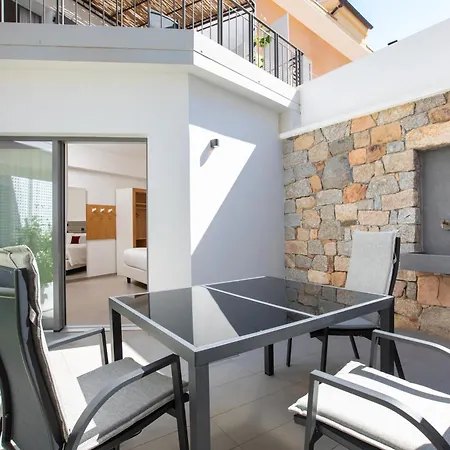 Domu Qirat - Authentic Rooms With Private Terraces Couette-café Tortolì