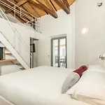 Domu Qirat - Authentic With Private Terraces