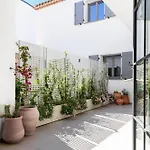 Domu Qirat - Authentic With Private Terraces Bed and breakfast 3*