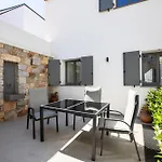 Domu Qirat - Authentic With Private Terraces Bed & Breakfast