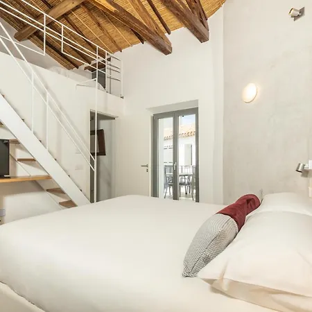 Domu Qirat - Authentic With Private Terraces