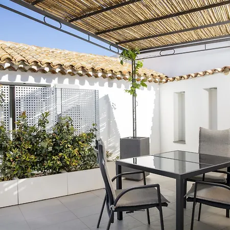 Domu Qirat - Authentic With Private Terraces トルトリ