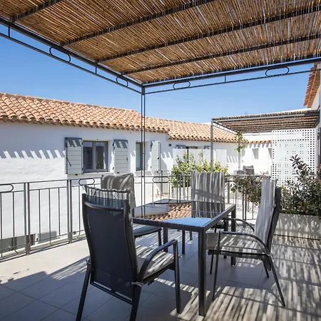 Domu Qirat - Authentic With Private Terraces
