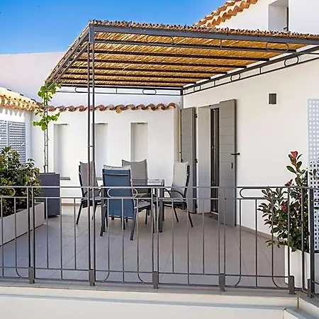 Frühstückspension Domu Qirat - Authentic With Private Terraces 3*