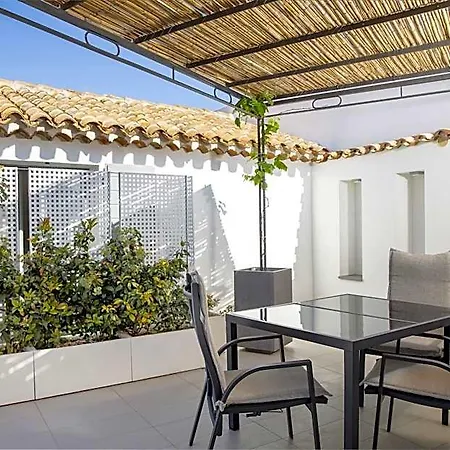 Frühstückspension Domu Qirat - Authentic With Private Terraces 3*