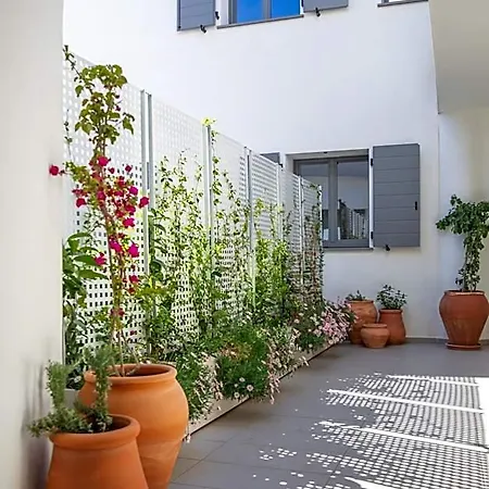 Domu Qirat - Authentic With Private Terraces Frühstückspension 3*