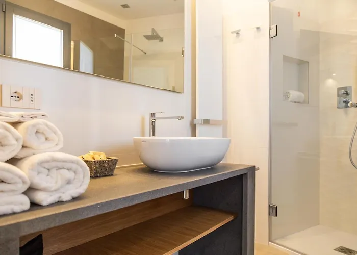 Domu Qirat - Authentic With Private Terraces Oda ve Kahvaltı 3*