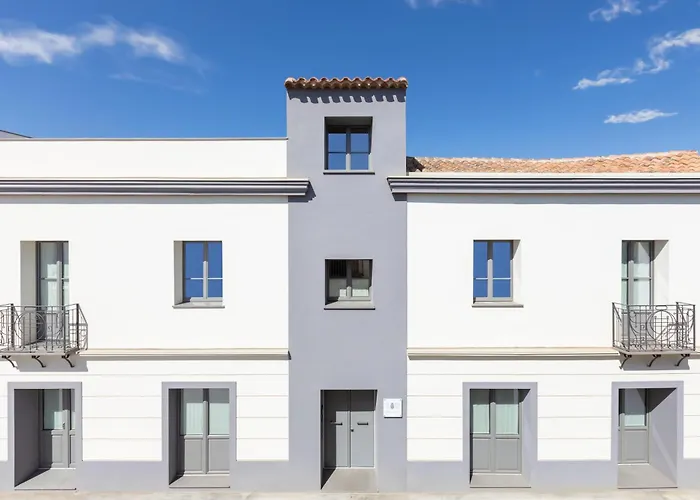 Domu Qirat - Authentic With Private Terraces
